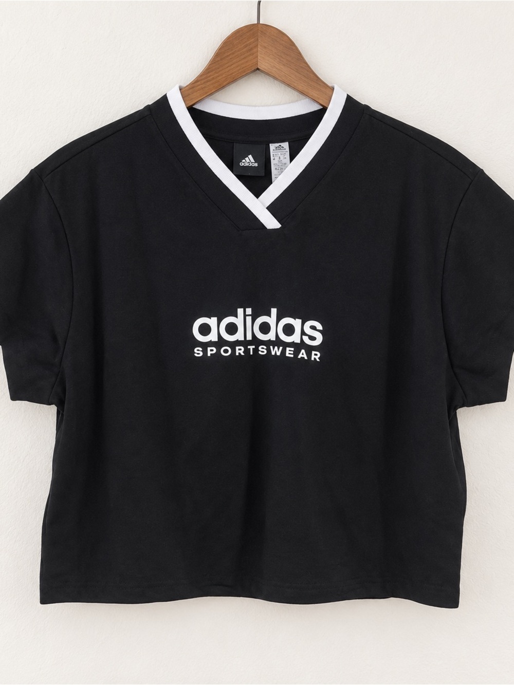 NWT Addida Trio Colorblock Cropped Tee V- Neck Jersey Black L